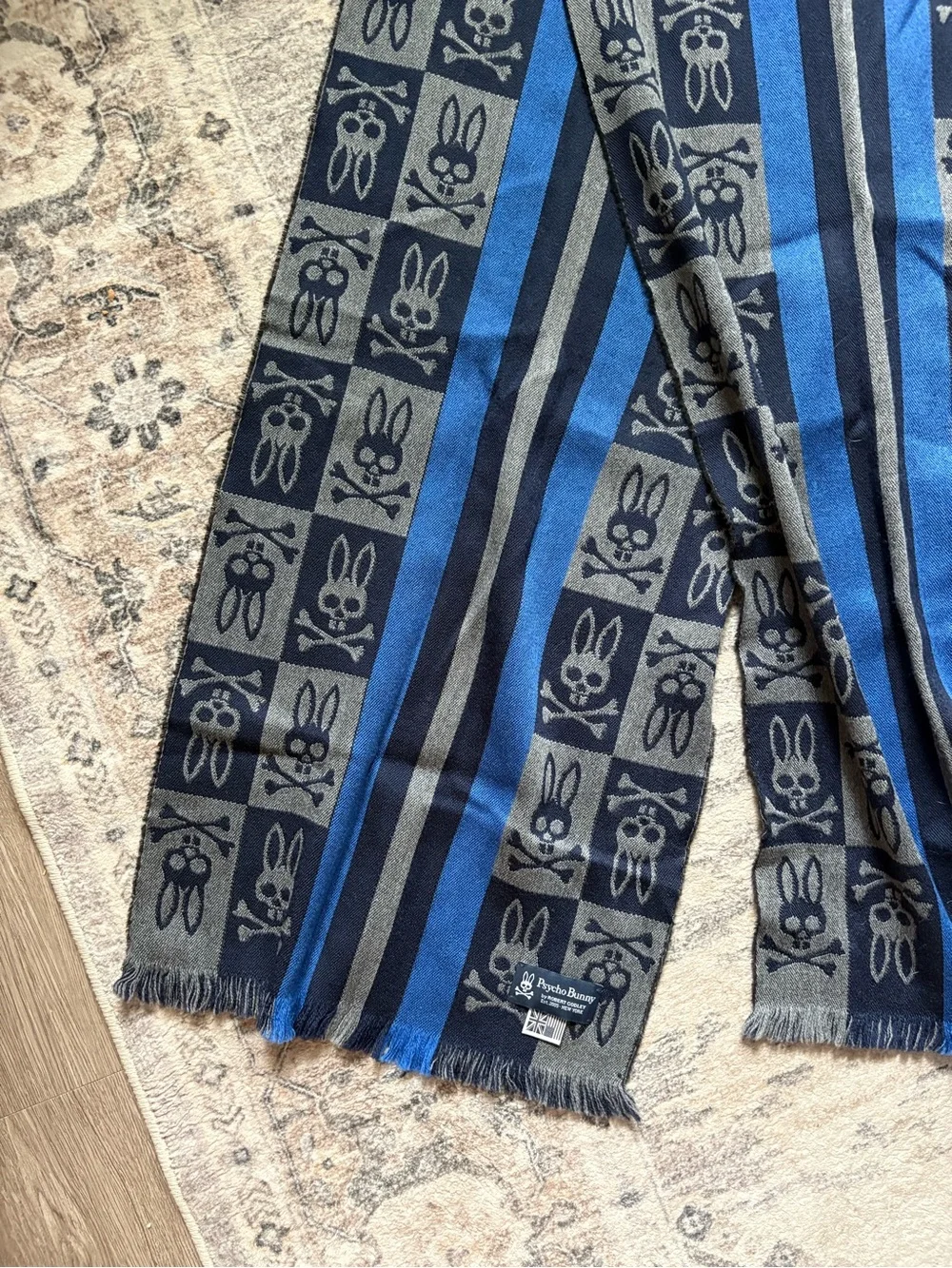 Pyscho Bunny scarf Robert godley New York 100% wool navy blue winter fall